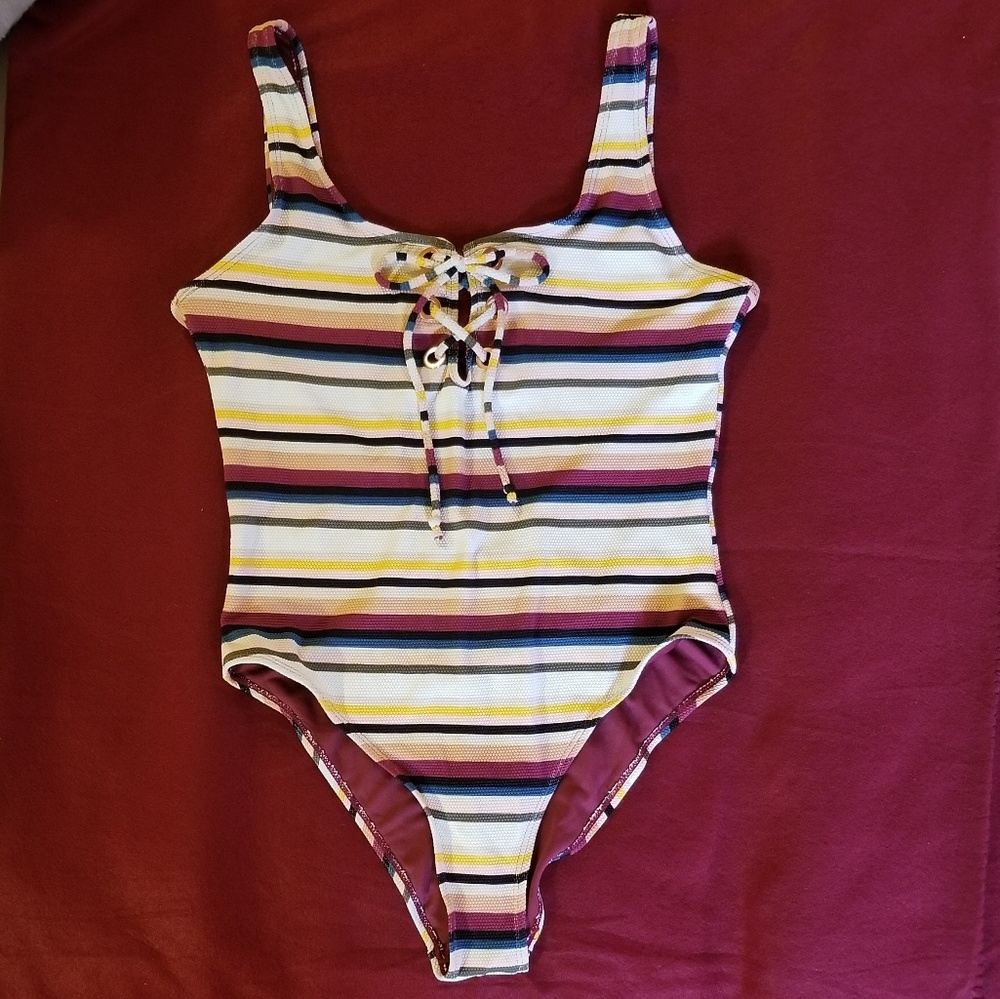 NWOT Stylish striped one-piece swimsuit